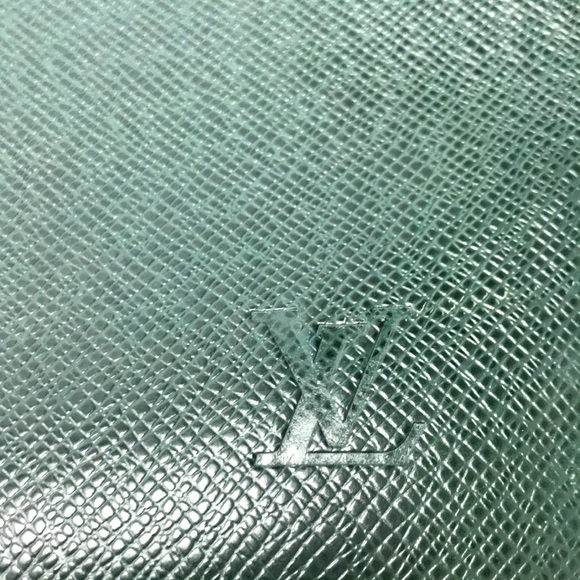 LOUIS VUITTON  HELANGA TAIGA GRN  BI 0944 ‼️FINAL SALE‼️ - Picture 10 of 10